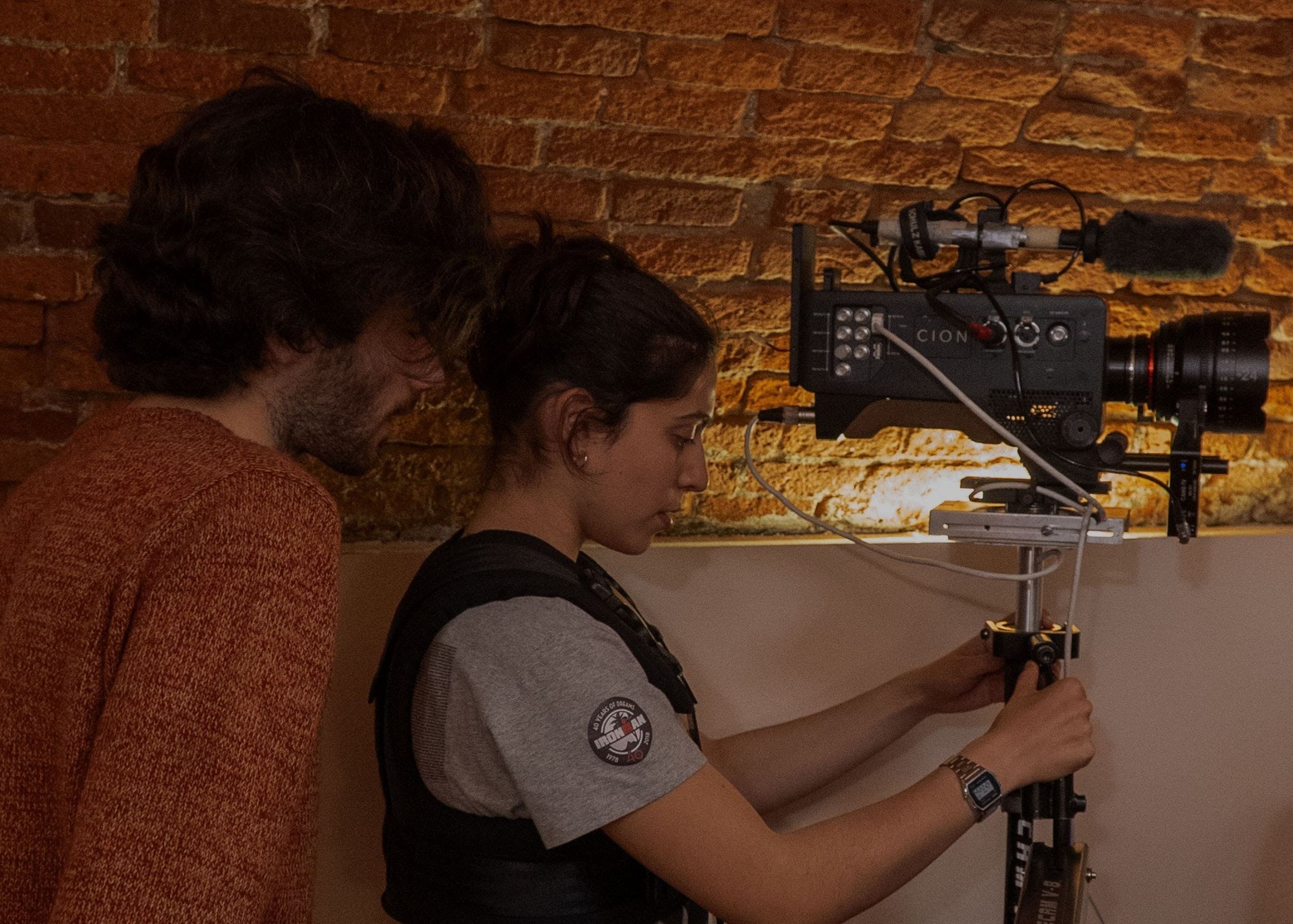 Preparazione di una ripresa con la camera sul set