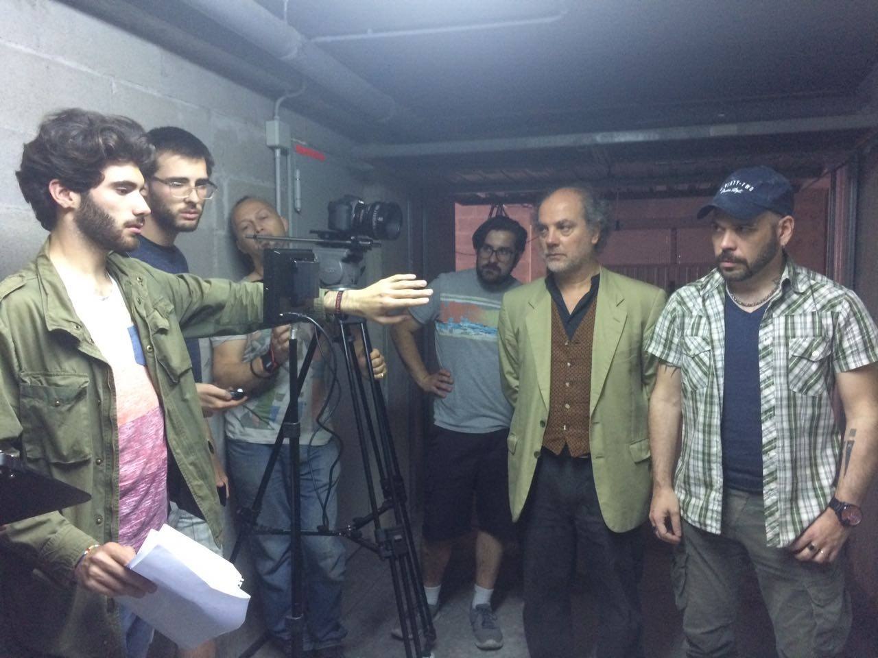 Un momento di lavoro con il gruppo sul set
